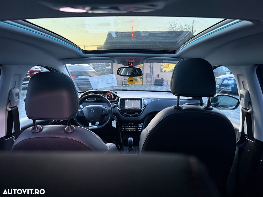 Peugeot 2008 1.2 PureTech Turbo GT-Line - 9