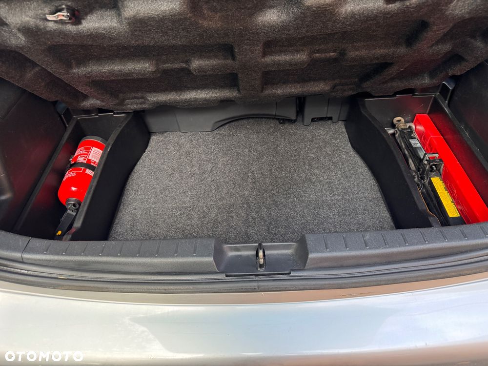 Toyota Yaris - 25