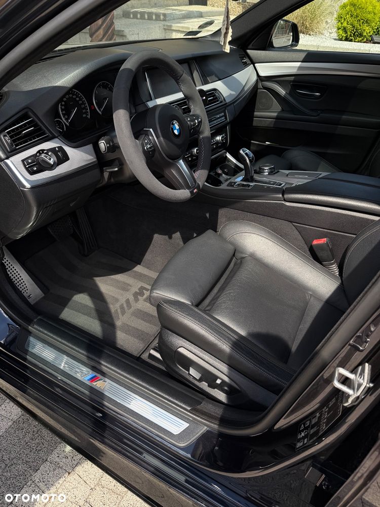 BMW Seria 5 525d xDrive - 14