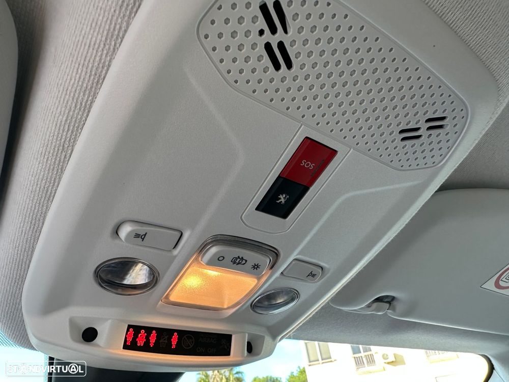 Peugeot 208 1.2 PureTech Allure EAT8 - 29