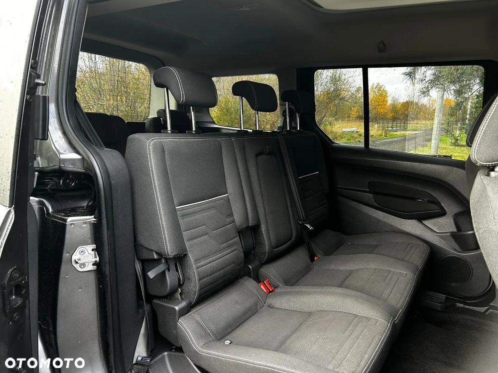 Ford Tourneo Connect Grand - 32