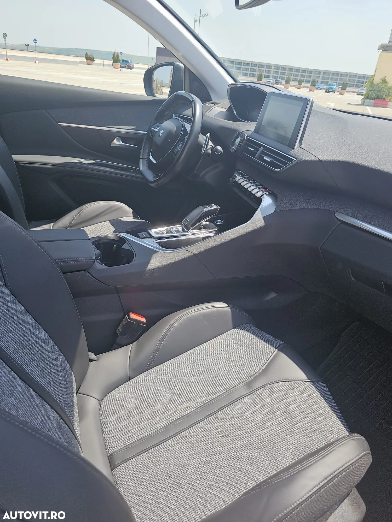Peugeot 3008 1.2 PureTech Turbo S&S EAT6 Allure - 8