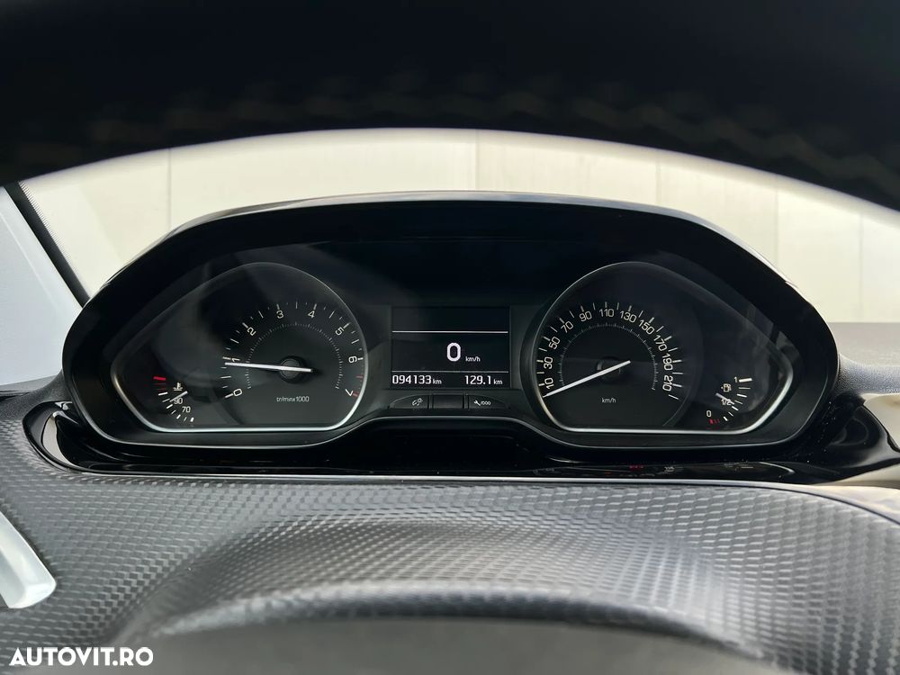 Peugeot 208 PureTech 110 Stop & Start Allure - 14