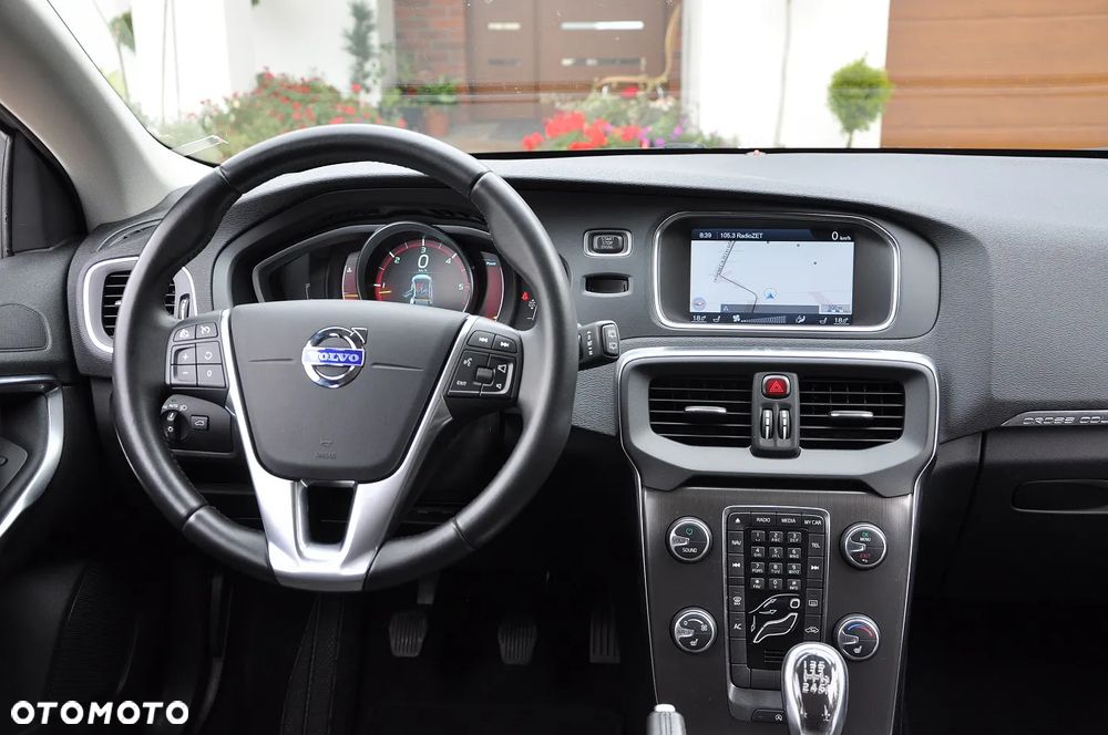 Volvo V40 Cross Country - 23
