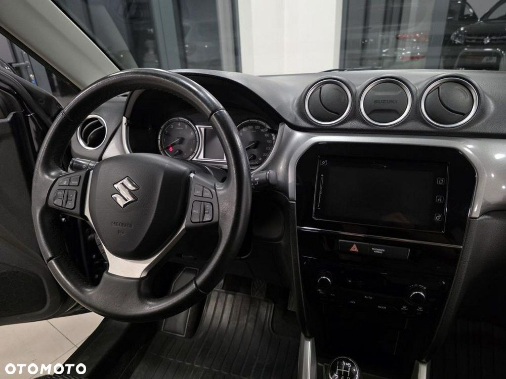Suzuki Vitara 1.6 Comfort 2WD - 16