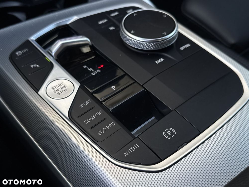 BMW Seria 3 320d xDrive - 13