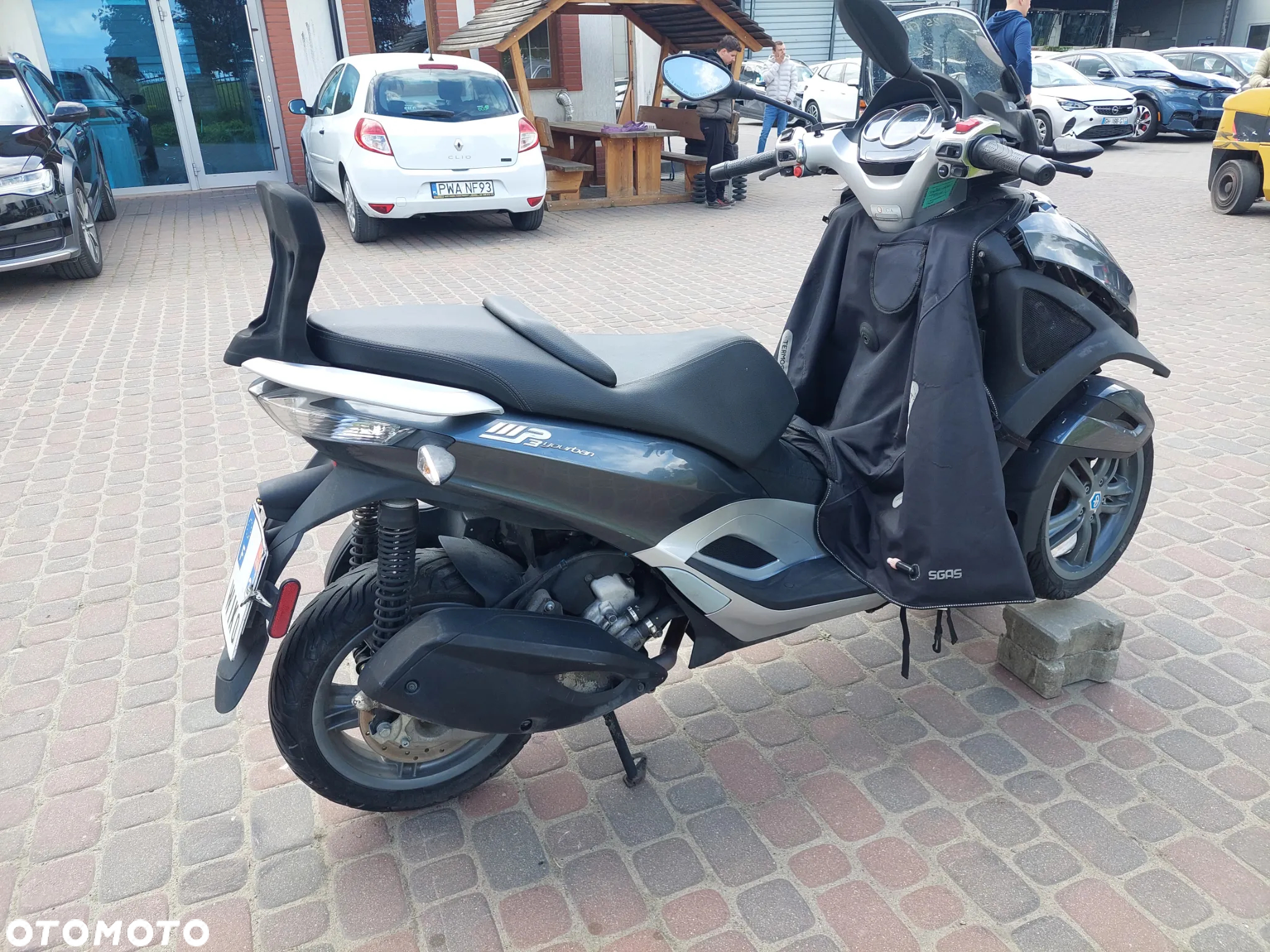 Piaggio MP-3 - 7