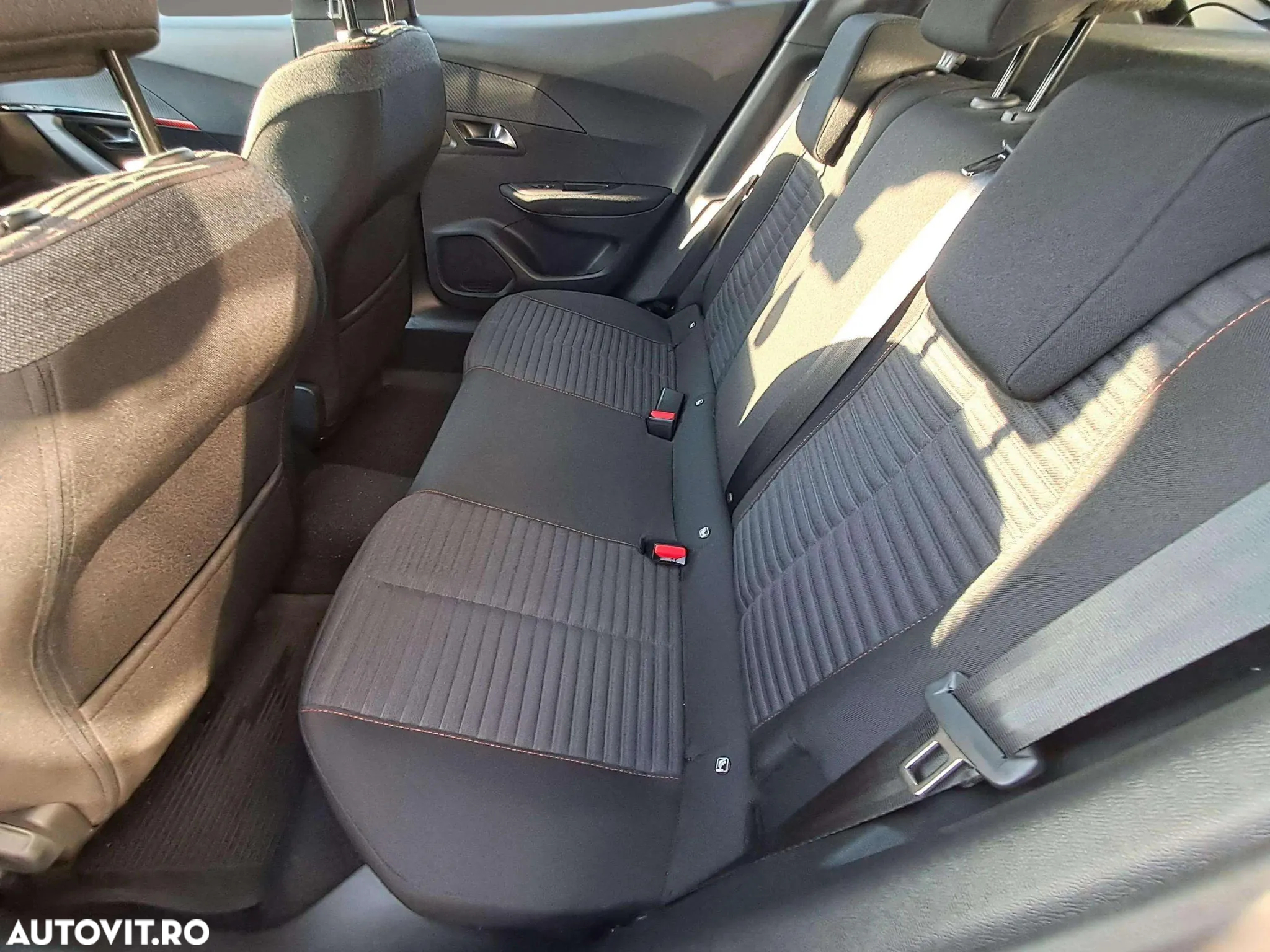 Peugeot 2008 1.2 L PureTech STT Active - 18