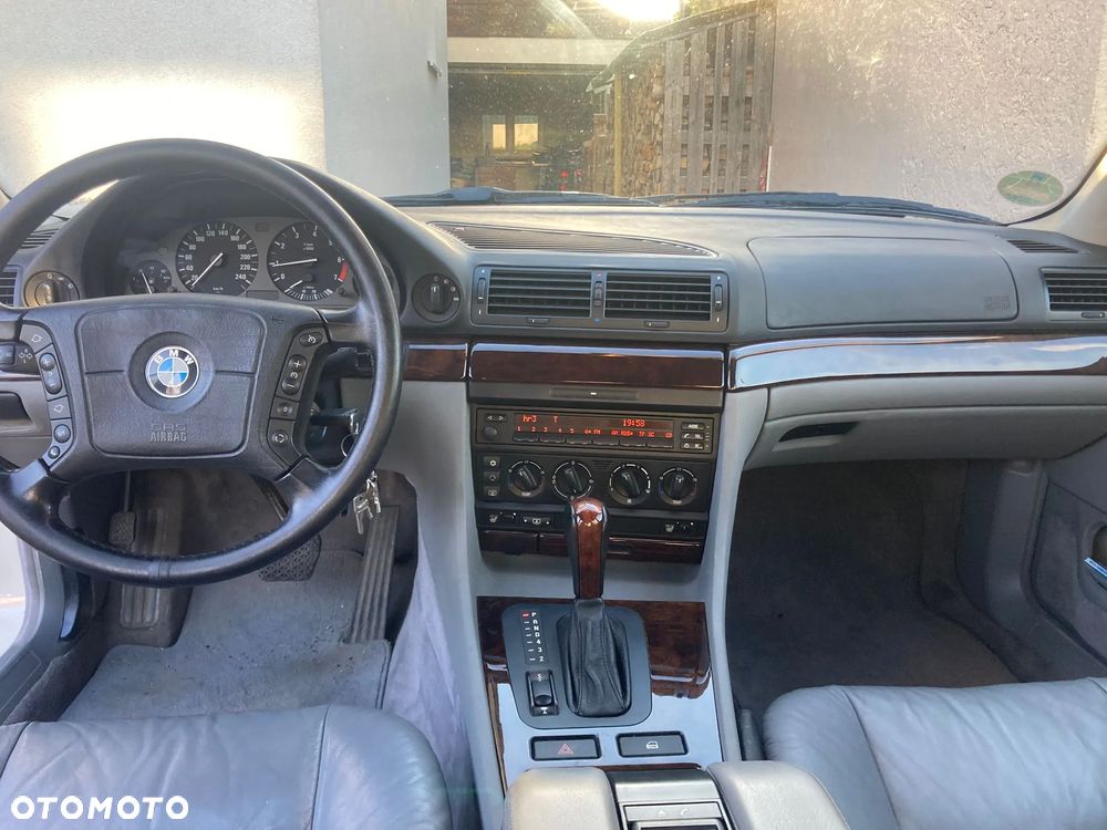 BMW Seria 7 ver-730i-v8 - 5