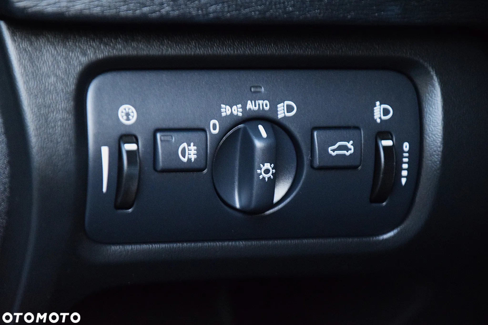 Volvo V40 T3 Momentum - 35