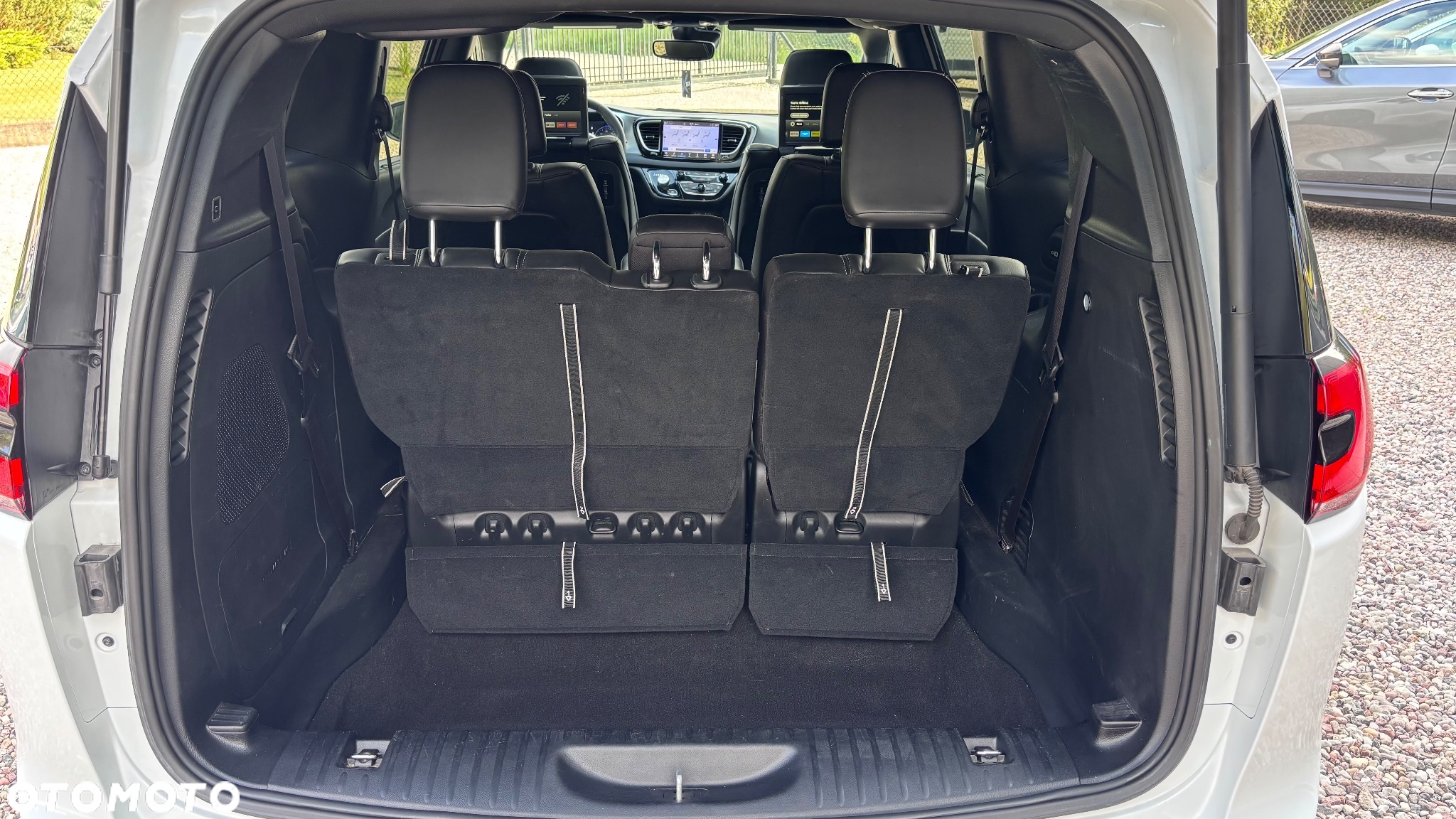 Chrysler Pacifica - 22