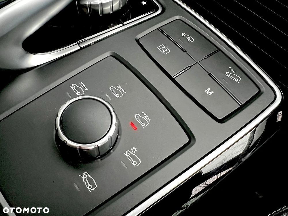 Mercedes-Benz GLS - 33