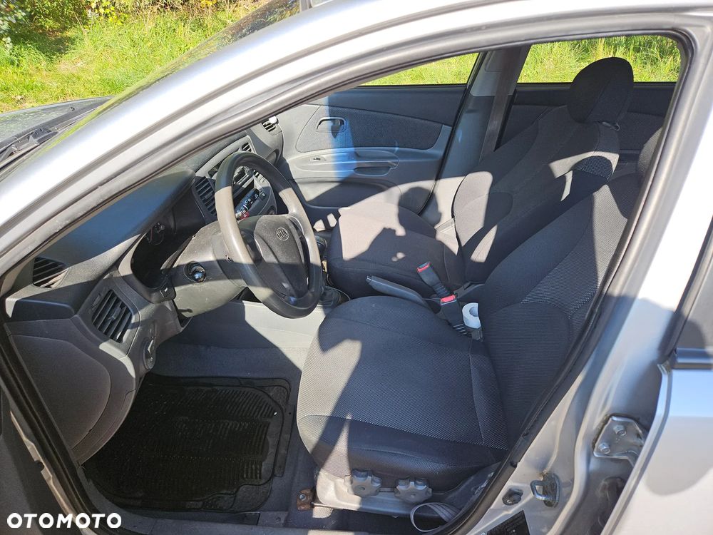 Kia Rio - 13
