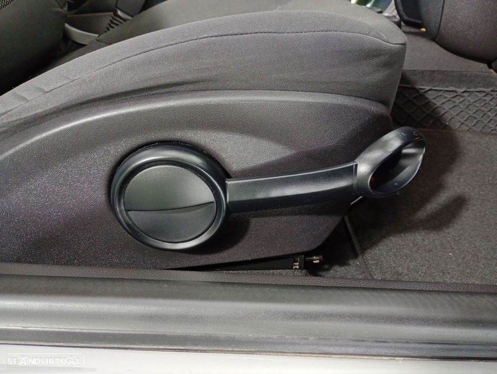 MINI 3 Portas Cooper D - 22