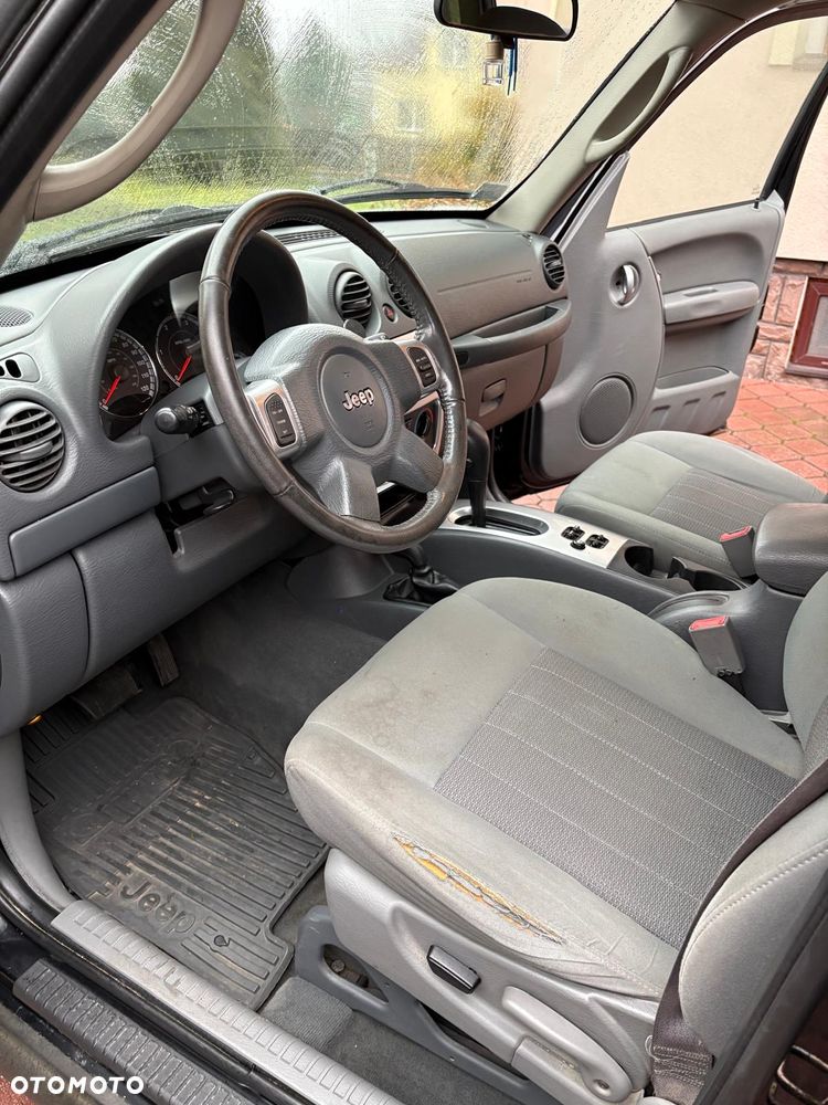 Jeep Liberty - 9