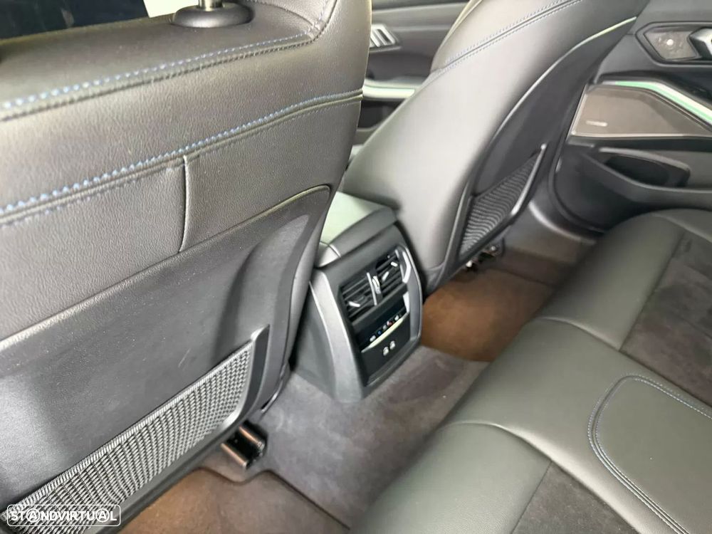 BMW 330 e Pack Desportivo M Auto - 24