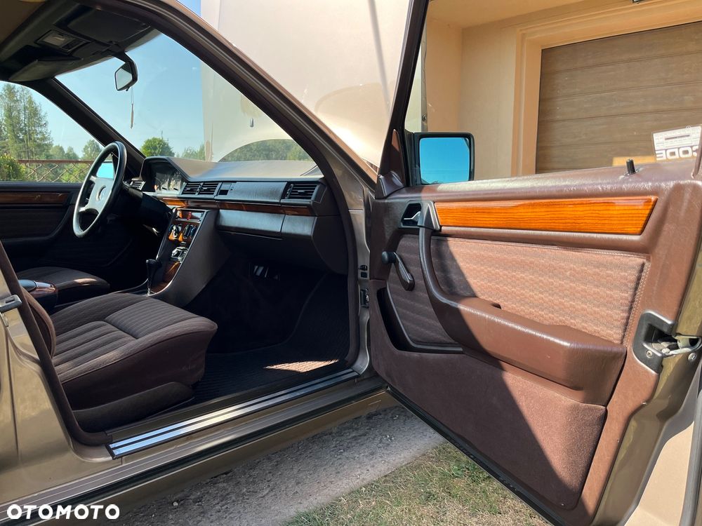 Mercedes-Benz W124 (1984-1993) - 25