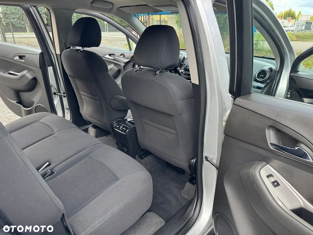 Chevrolet Orlando - 27