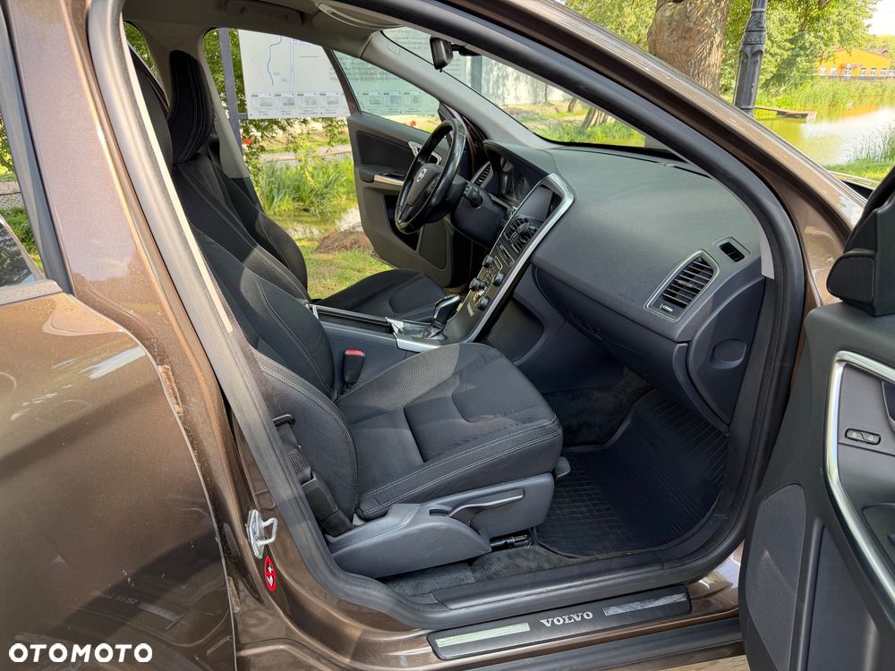Volvo XC 60 D3 Geartronic Momentum - 22