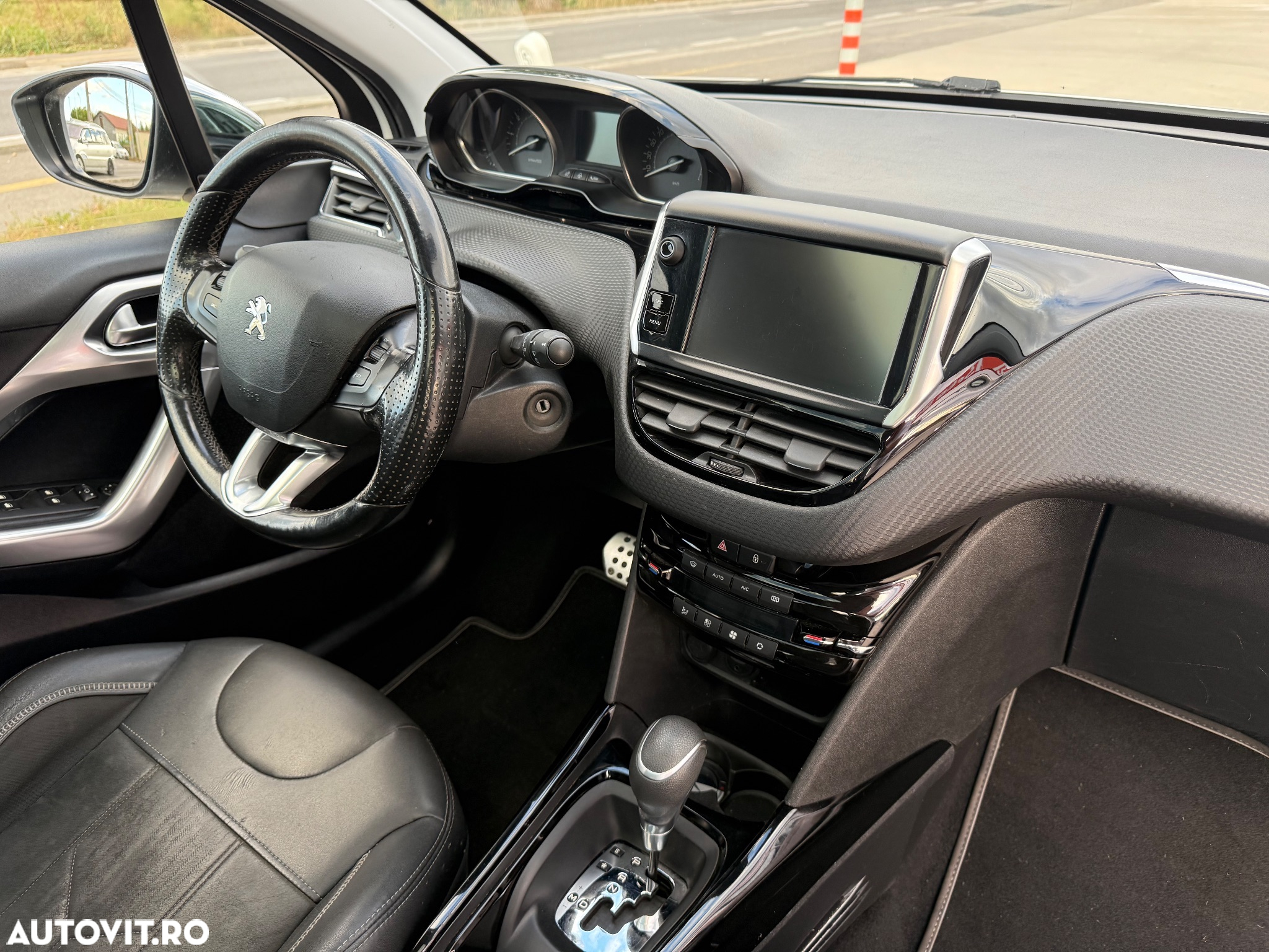 Peugeot 2008 1.2 PureTech Turbo EAT6 S&S GT-Line - 25