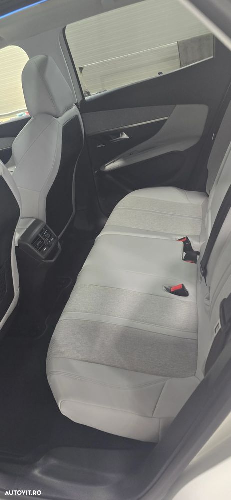 Peugeot 3008 1.2 PureTech 130 EAT8 Allure Pack - 17