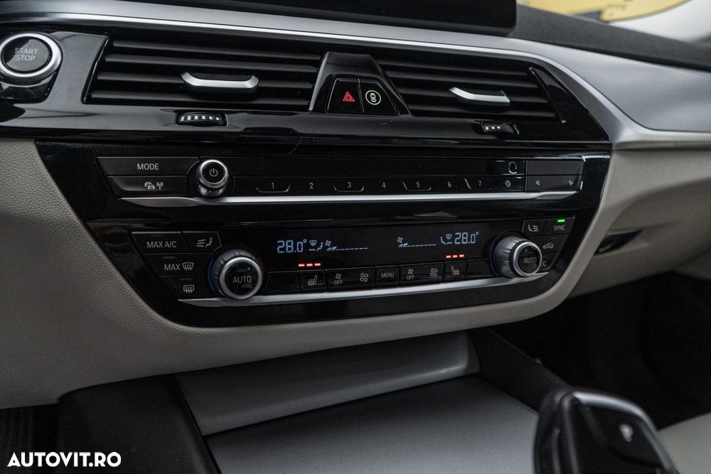 BMW Seria 5 520e Aut. Luxury Line - 12