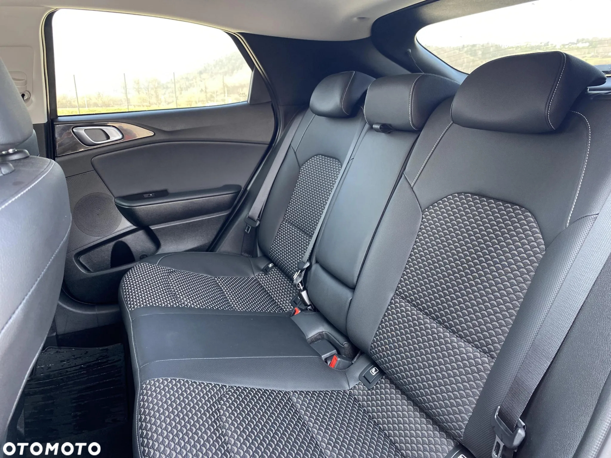 Kia XCeed 1.5 T-GDI Business Line DCT - 16