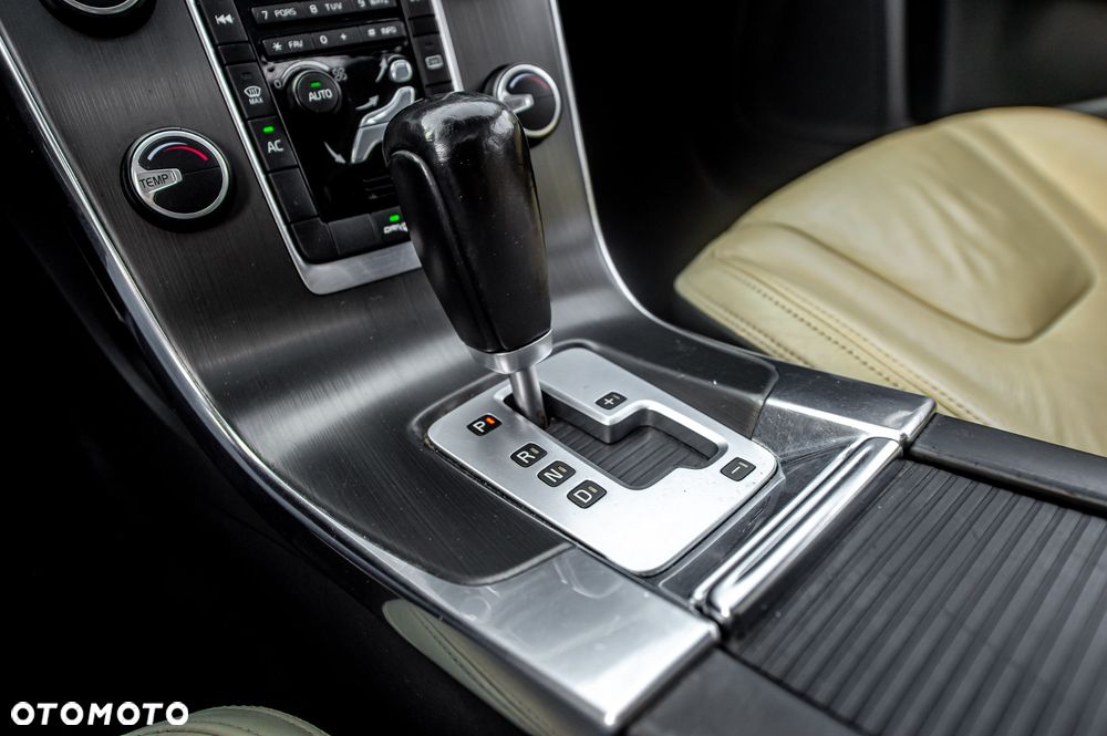 Volvo V60 D3 Geartronic RDesign - 32