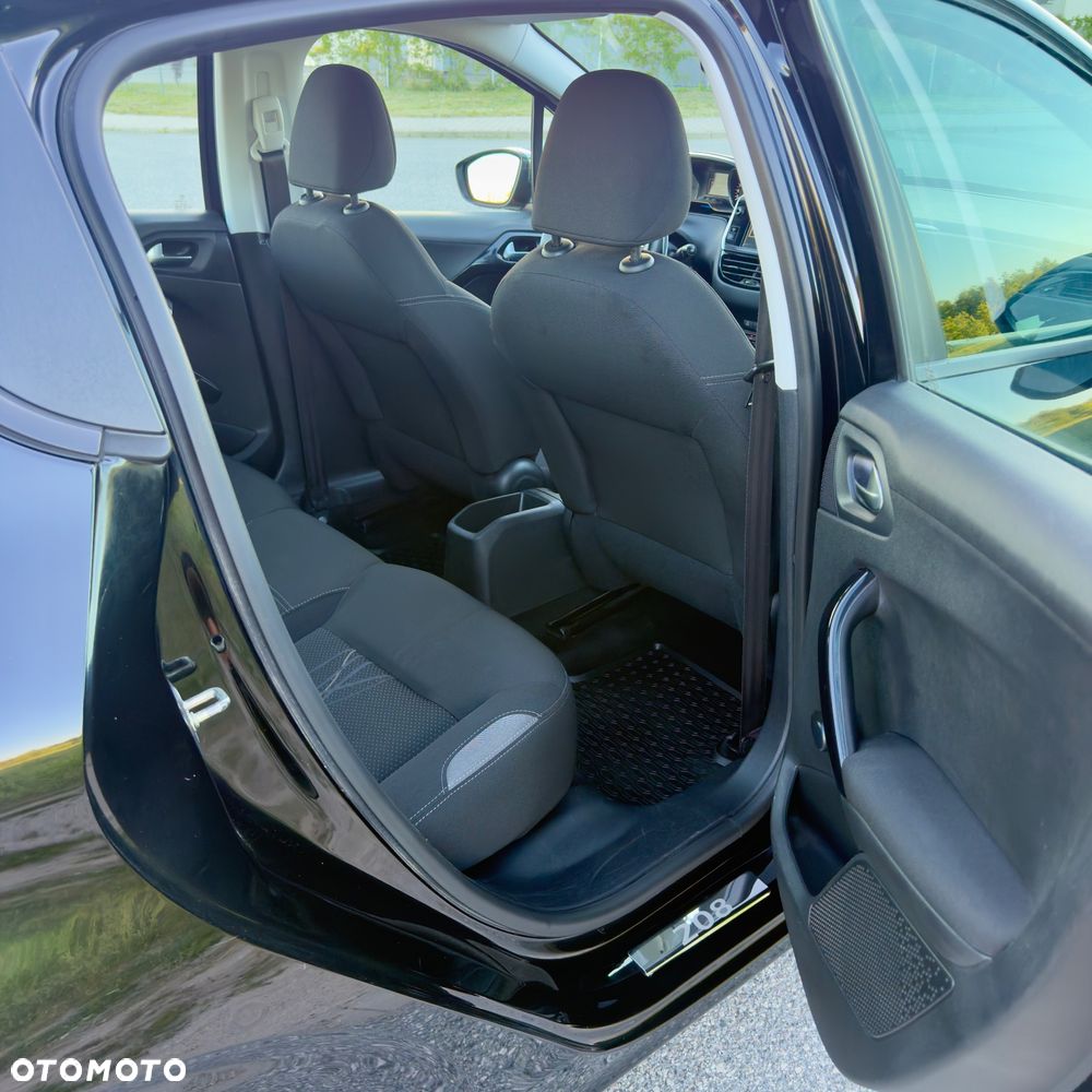 Peugeot 208 - 21