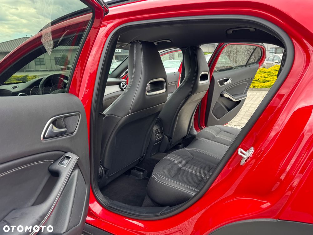 Mercedes-Benz GLA 180 Urban - 23