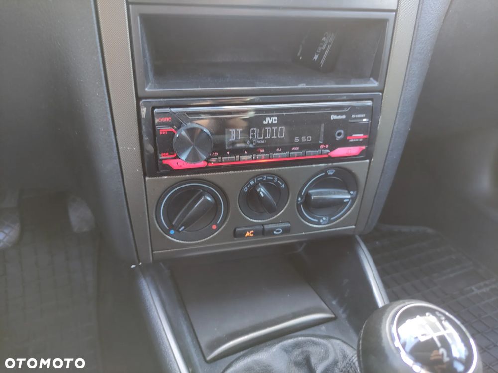 Volkswagen Golf 1.9 TDI Comfortline - 19