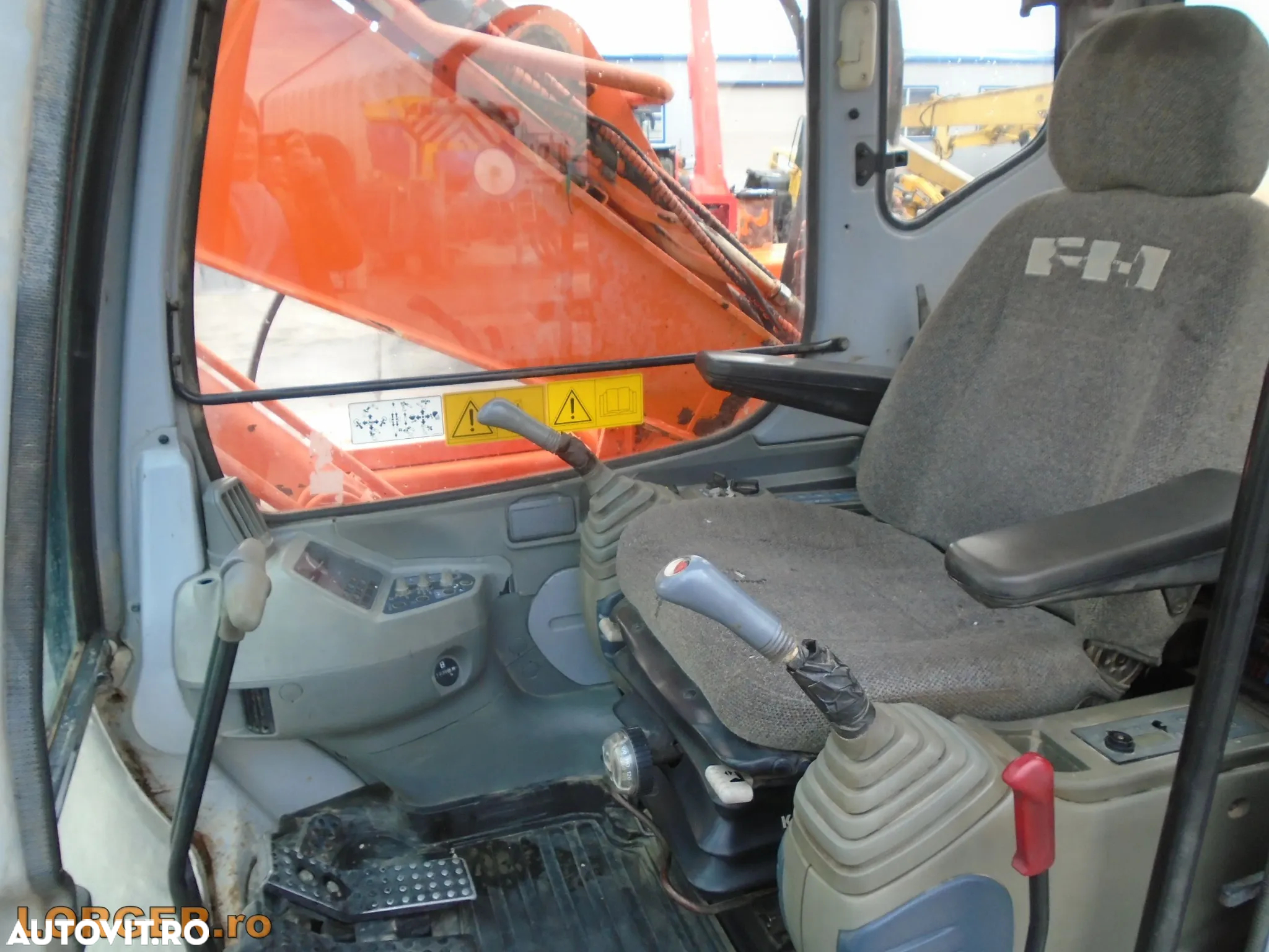FIAT HITACHI EX215 - 10