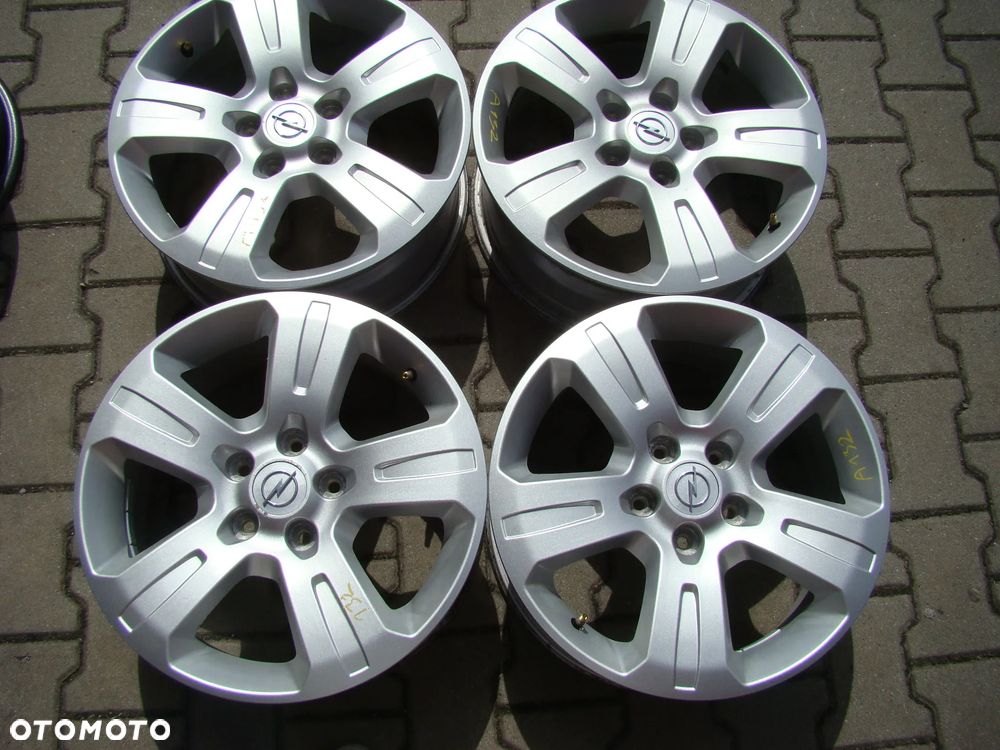 a132 5x115 Opel Astra J Zafira C Insignia B Cascada Antara 7jx17 czujniki - 1