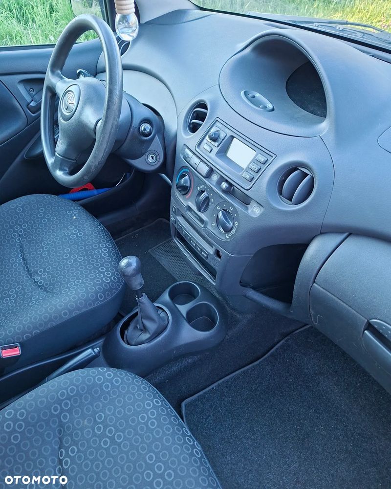 Toyota Yaris 1.0 - 6
