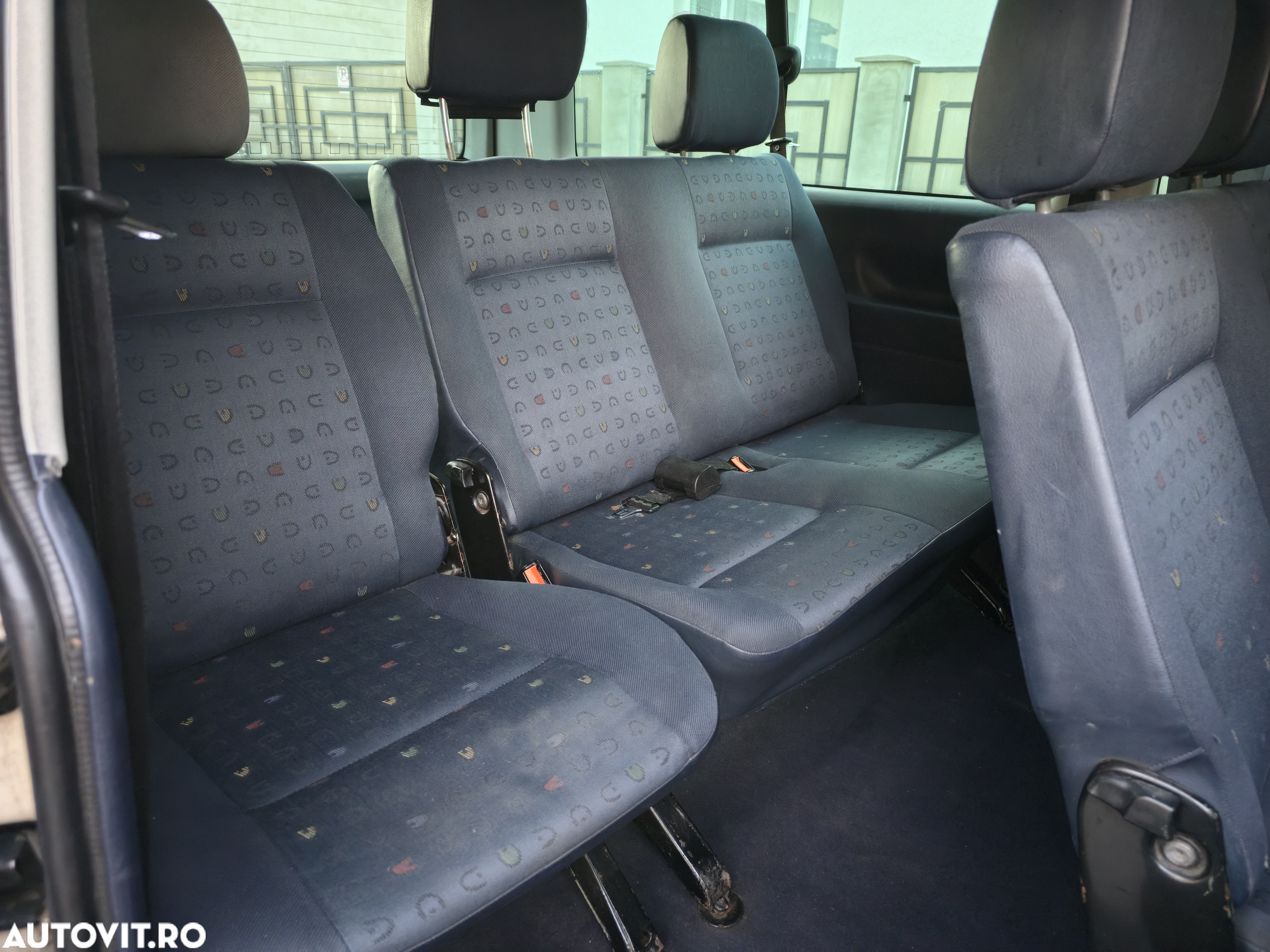 Volkswagen Caravelle - 13