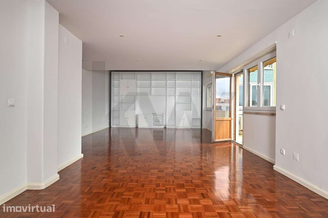 Arrenda-se Apartamento T4 | 189m2, | Adap M. Reduz. | Varandas | Eleva - Grande imagem: 5/36