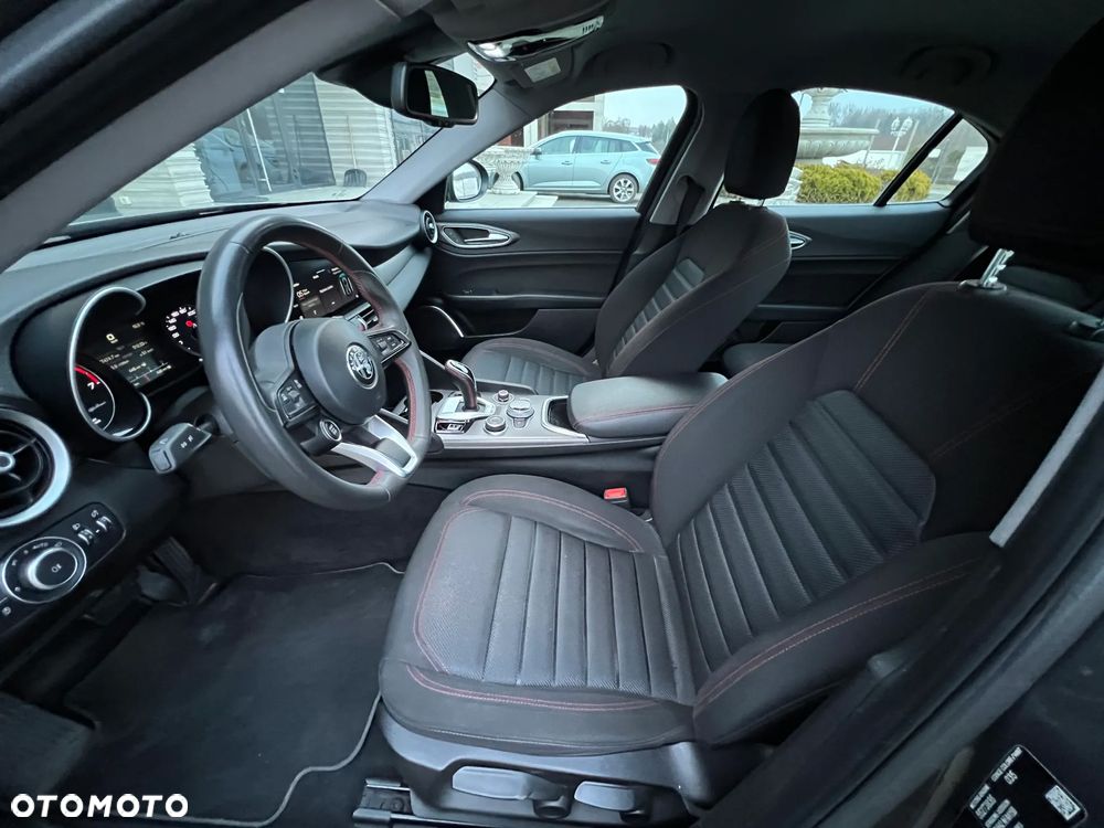 Alfa Romeo Giulia 2.0 Turbo Business - 13