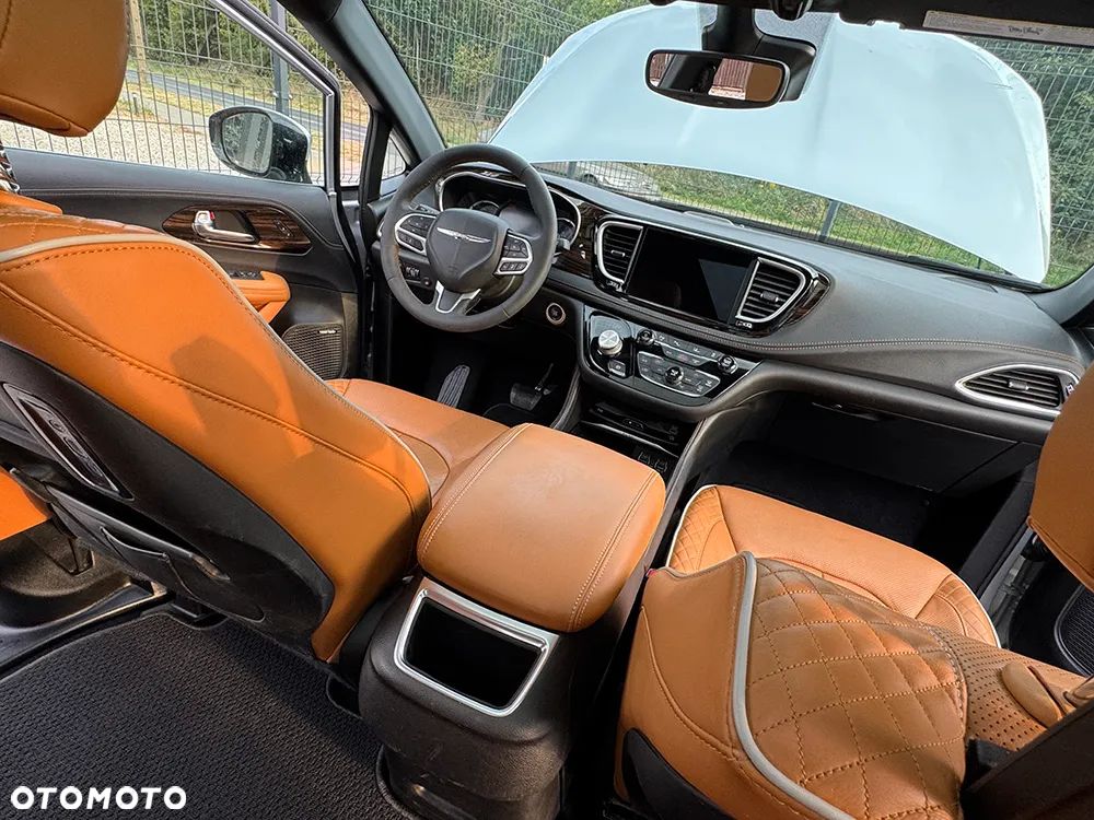 Chrysler Pacifica - 13