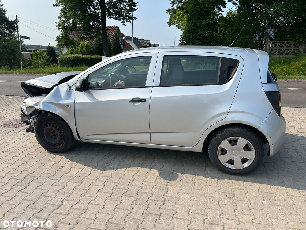 Chevrolet Aveo - 4