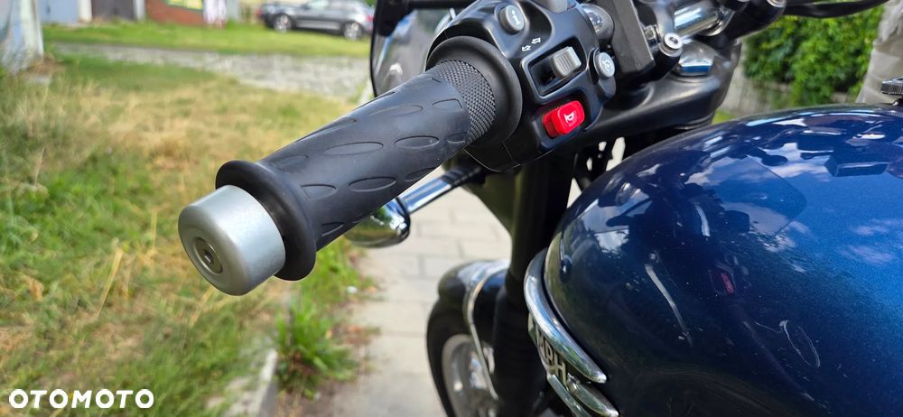 Triumph Bonneville - 22