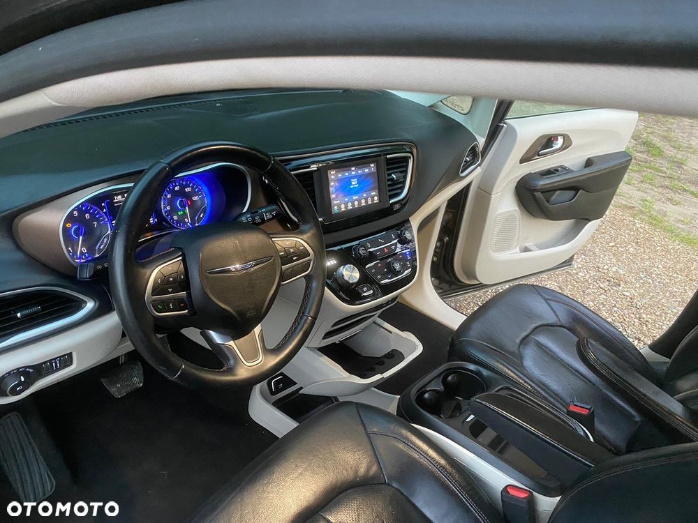 Chrysler Pacifica - 25