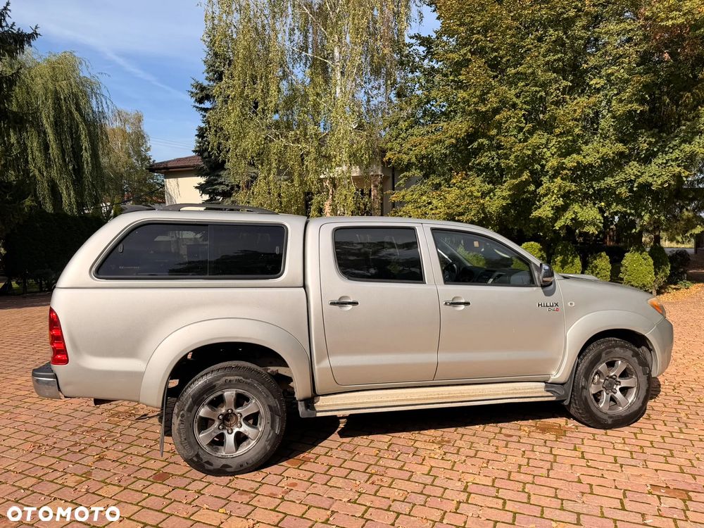 Toyota Hilux 2.5 D-4D SR5 - 21