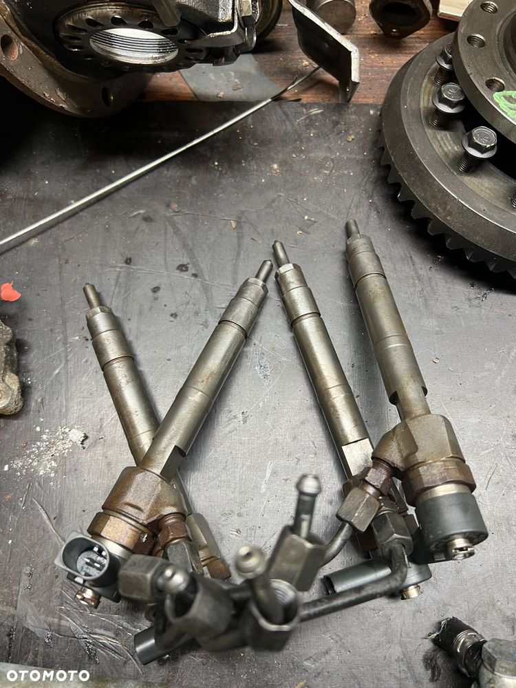 Wtryskiwacz paliwa Mercedes w 203 2.2cdi - 1