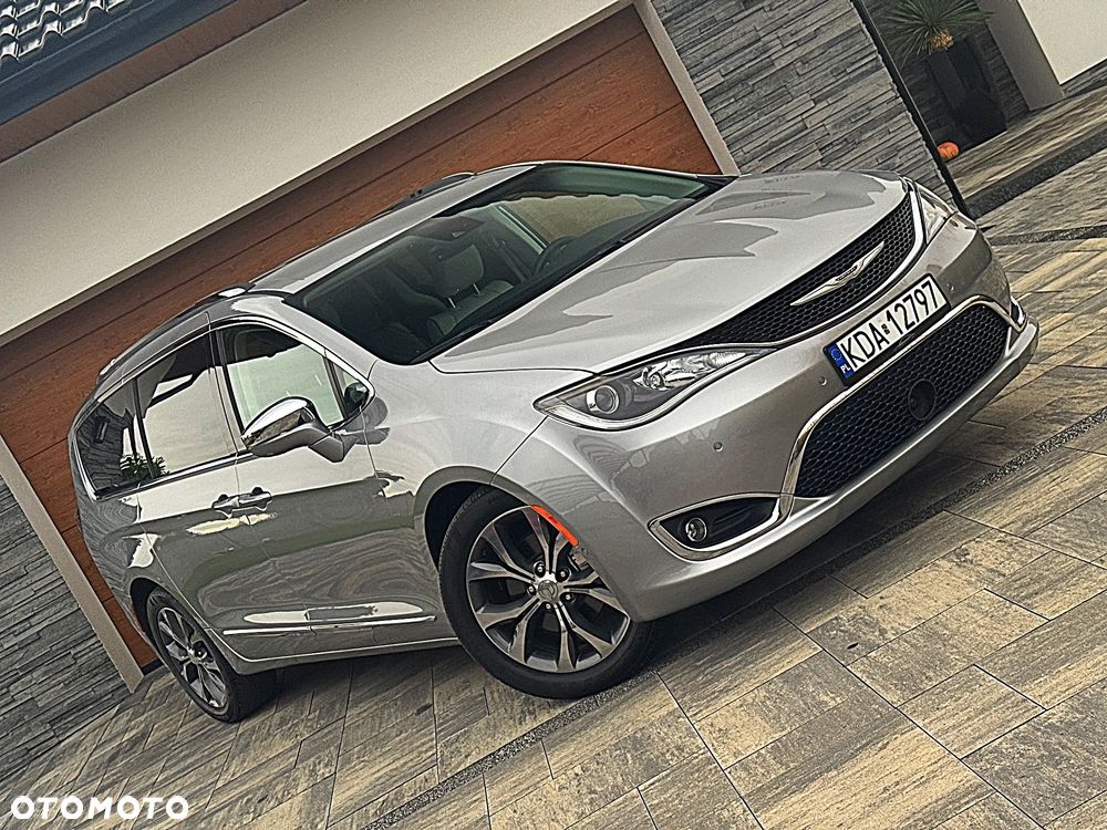 Chrysler Pacifica - 1
