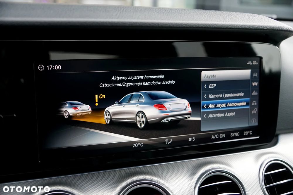 Mercedes-Benz Klasa E 220 d 4-Matic 9G-TRONIC - 35