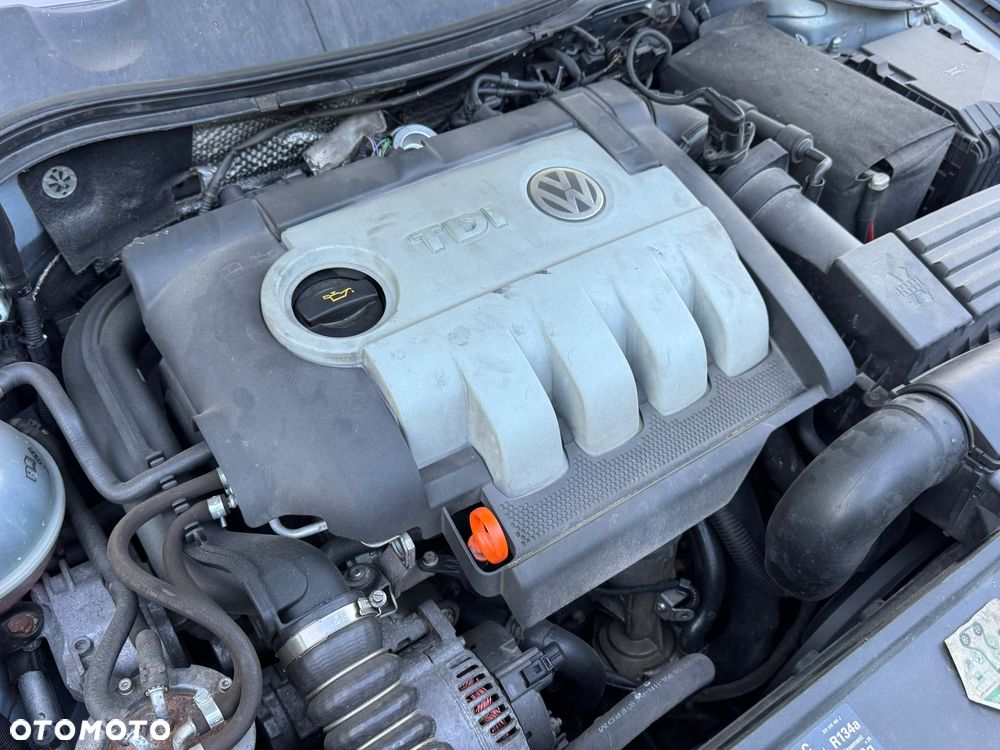 Volkswagen Passat 2.0 TDI Individual Chrom - 24