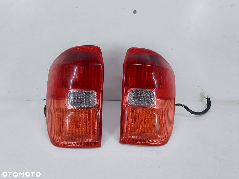 LAMPY TYŁ KOMPLET TOYOTA RAV4 II ( 00-06 ) - 1