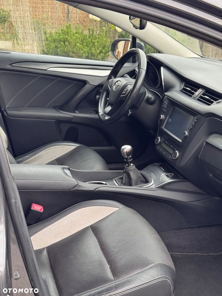 Toyota Avensis 2.0 D-4D Premium - 12