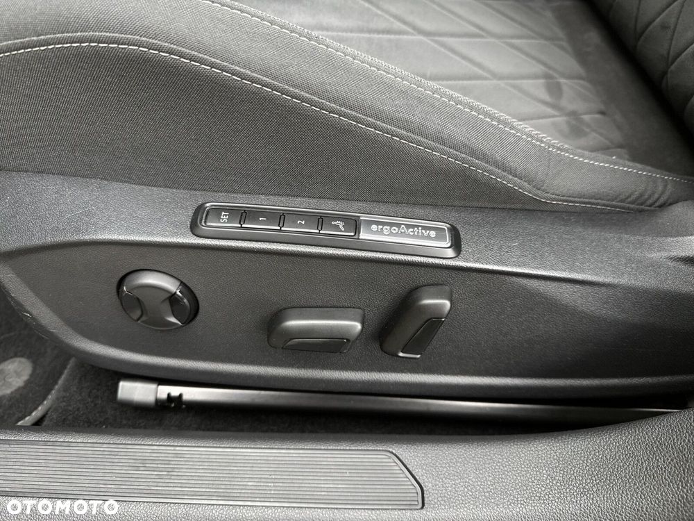 Volkswagen Golf 1.5 eTSI mHEV Style DSG - 12