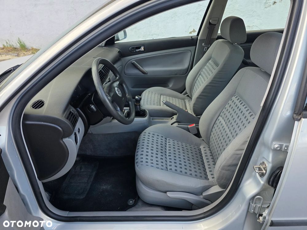 Volkswagen Passat 1.6 Comfortline - 20